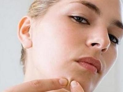 皮膚下巴長痘是激素失調(diào)，女性調(diào)理月經(jīng)的四個(gè)方法