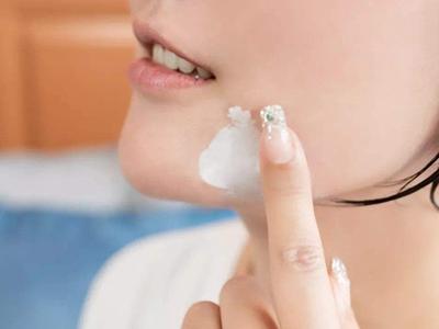 長痘痘的女生如何刷酸，油皮改善膚質的注意事項