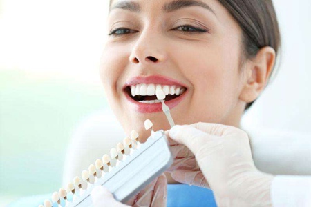 小蘇打能夠美白牙齒嗎，女性牙齒亮白的正確打開方式