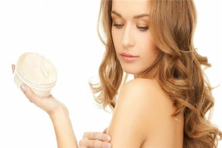 出汗多容易長痘痘,找準(zhǔn)三個(gè)原因護(hù)理肌膚不再怕-易網(wǎng)健康養(yǎng)生網(wǎng) 出汗多容易長痘痘,找準(zhǔn)三個(gè)原因護(hù)理肌膚不再怕