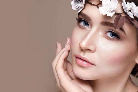 秋季干燥起皮怎么辦,少女無暇皮膚保持的四個方法-易網<a href=http://www.jsjjzhkt.cn/ target=_blank class=infotextkey>健康養生</a>網 秋季干燥起皮怎么辦,少女無暇皮膚保持的四個方法