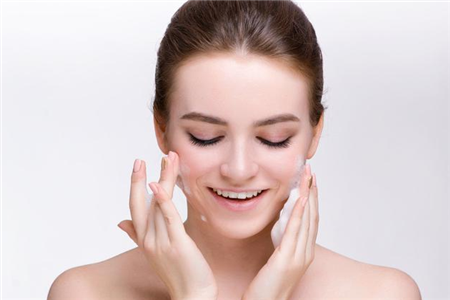 痘痘復發總是令人煩惱,注意三個方面才能靈活防治-易網健康<a href=http://www.jsjjzhkt.cn/jkys/ target=_blank class=infotextkey>養生</a>網 痘痘復發總是令人煩惱,注意三個方面才能靈活防治