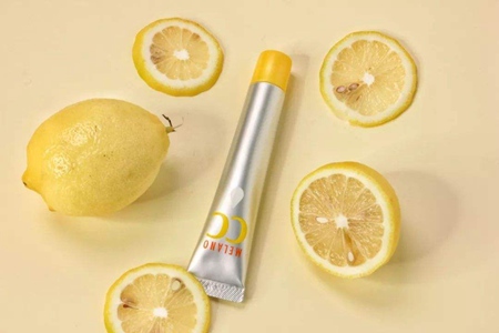 熬夜學生黨必備六款平價護膚品,擺脫暗沉油膩肌膚-易網(wǎng)健康<a href=http://www.jsjjzhkt.cn/jkys/ target=_blank class=infotextkey>養(yǎng)生</a>網(wǎng) 熬夜學生黨必備六款平價護膚品,擺脫暗沉油膩肌膚