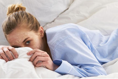 嘴巴周圍長痘的原因，女生的腸胃出現(xiàn)了問題