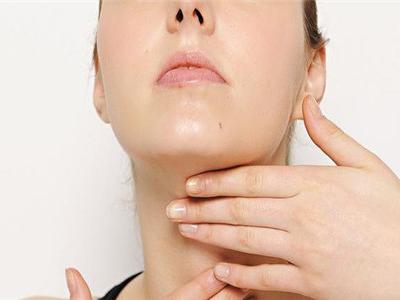 頸部線條皺紋多的原因,2個輕松消除頸紋的方法