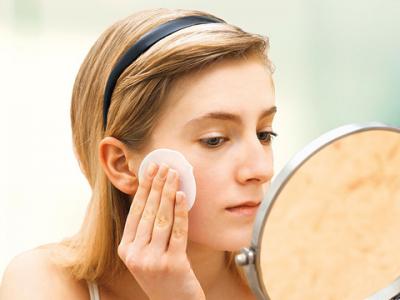 涂防曬霜要不要卸妝? 現在知道還不算晚!