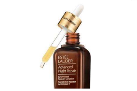 雙十一必選雅詩蘭黛小棕瓶五大功效,出到第六代究竟好在哪里-易網健康<a href=http://www.jsjjzhkt.cn/jkys/ target=_blank class=infotextkey>養生</a>網 雙十一必選雅詩蘭黛小棕瓶五大功效,出到第六代究竟好在哪里