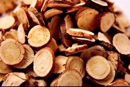 甘草的功效與作用,甘草對女性的價值可美白還能抗衰老-易網(wǎng)<a href=http://www.jsjjzhkt.cn/ target=_blank class=infotextkey>健康養(yǎng)生</a>網(wǎng) 甘草的功效與作用,甘草對女性的價值可美白還能抗衰老