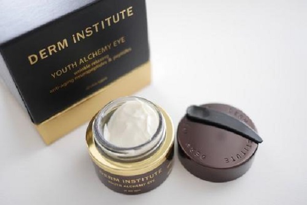 蘭蔻青純眼霜適合年齡是多少?如何使用?-易網(wǎng)健康<a href=http://www.jsjjzhkt.cn/jkys/ target=_blank class=infotextkey>養(yǎng)生</a>網(wǎng) 蘭蔻青純眼霜適合年齡是多少?如何使用?