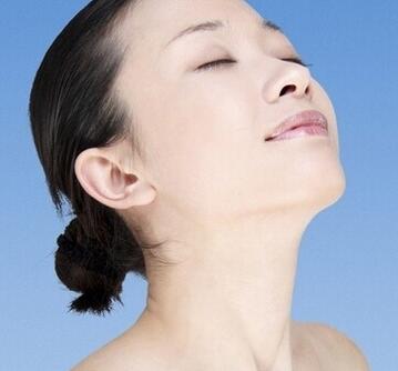 天生皮膚黑怎么快速美白?小編分享五種方法-易網<a href=http://www.jsjjzhkt.cn/ target=_blank class=infotextkey>健康養生</a>網 天生皮膚黑怎么快速美白?小編分享五種方法