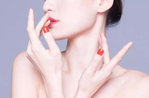 頸部皺紋多是什么原因 4個方法消除頸紋-易網健康養生網 頸部皺紋多是什么原因 4個方法消除頸紋