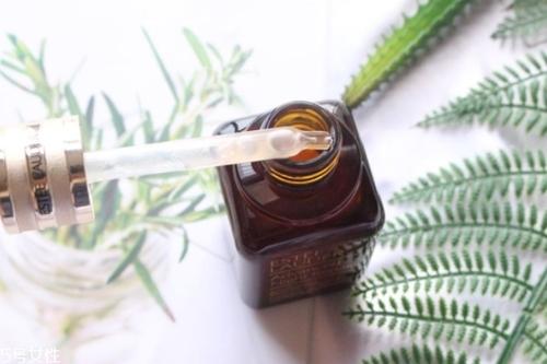 雅詩(shī)蘭黛小棕瓶有100毫升的嗎?它的功效是什么?-易網(wǎng)健康<a href=http://www.jsjjzhkt.cn/jkys/ target=_blank class=infotextkey>養(yǎng)生</a>網(wǎng) 雅詩(shī)蘭黛小棕瓶有100毫升的嗎?它的功效是什么?