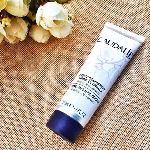 護(hù)手霜怎么選?這7款護(hù)手霜是干皮的最愛-易網(wǎng)<a href=http://www.jsjjzhkt.cn/ target=_blank class=infotextkey>健康養(yǎng)生</a>網(wǎng) 護(hù)手霜怎么選?這7款護(hù)手霜是干皮的最愛