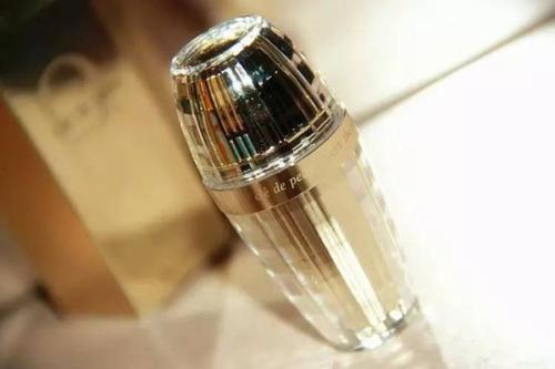 自然堂小紫瓶精華多少錢一瓶?這款產(chǎn)品怎么樣?