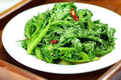 茼蒿怎么吃?小編分享四種家常做法-易網健康養生網 茼蒿怎么吃?小編分享四種家常做法
