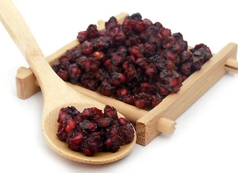 五味子怎么吃?分享五種吃法-易網(wǎng)<a href=http://www.jsjjzhkt.cn/ target=_blank class=infotextkey>健康養(yǎng)生</a>網(wǎng) 五味子怎么吃?分享五種吃法