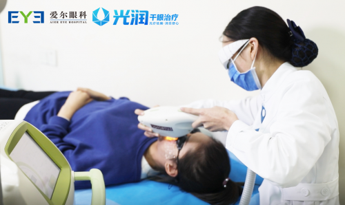 美妝達(dá)人全程直播干眼癥治療過程 光潤(rùn)干眼治療效果獲