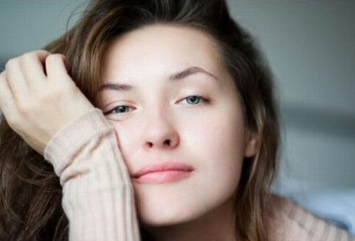 生理期皮膚暗沉發(fā)黃怎么辦?教你4招來調(diào)理膚色-易網(wǎng)健康養(yǎng)生網(wǎng) 生理期皮膚暗沉發(fā)黃怎么辦?教你4招來調(diào)理膚色