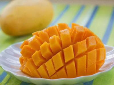 潤唇膏保質期一般多久?口紅涂完嘴起皮怎么辦?