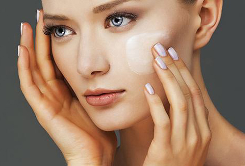 使用bb霜要注意些什么?這4點做不好皮膚變差-易網健康<a href=http://www.jsjjzhkt.cn/jkys/ target=_blank class=infotextkey>養生</a>網 使用bb霜要注意些什么?這4點做不好皮膚變差