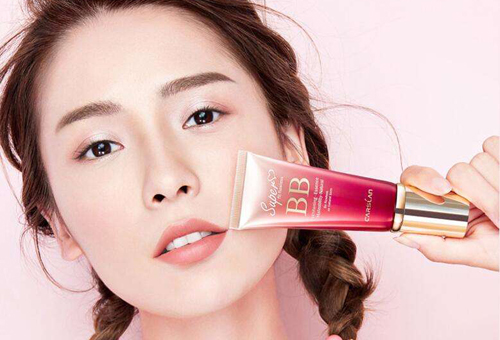 使用bb霜要注意些什么?這4點做不好皮膚變差-易網<a href=http://www.jsjjzhkt.cn/ target=_blank class=infotextkey>健康養生</a>網 使用bb霜要注意些什么?這4點做不好皮膚變差