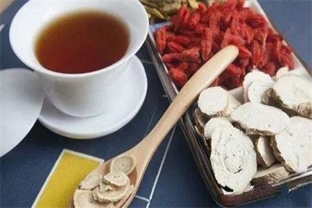 黃芪的功效與作用 女性喝黃芪水加入當(dāng)歸可以淡斑美容