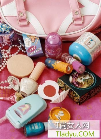 視覺減齡妙招 甜蜜糖果色打造水嫩baby妝-易網健康養生網 視覺減齡妙招 甜蜜糖果色打造水嫩baby妝