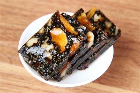 阿膠糕的功效與作用及食用方法，孕婦吃阿膠糕有利于產后恢復