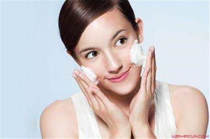 早上怎么洗臉對皮膚好 其實只要做到這幾步就好了-易網健康<a href=http://www.jsjjzhkt.cn/jkys/ target=_blank class=infotextkey>養生</a>網 早上怎么洗臉對皮膚好 其實只要做到這幾步就好了