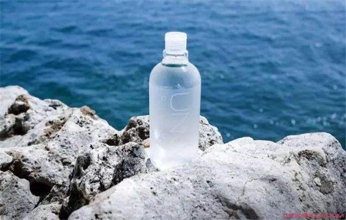 卸妝水的正確使用方法 手把手教你卸妝瞬間無壓力-易網健康<a href=http://www.jsjjzhkt.cn/jkys/ target=_blank class=infotextkey>養生</a>網 卸妝水的正確使用方法 手把手教你卸妝瞬間無壓力