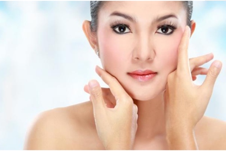 護膚品的正確使用順序,女生日常護膚最后一步經常忘-易網健康養生網 護膚品的正確使用順序,女生日常護膚最后一步經常忘