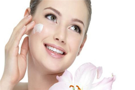 六個睡前護膚順序 水嫩白膚女人如何護膚的小心機-易網健康養生網 六個睡前護膚順序 水嫩白膚女人如何護膚的小心機