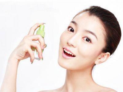 防曬噴霧和防曬霜哪個(gè)效果好？兩者有什么區(qū)別？