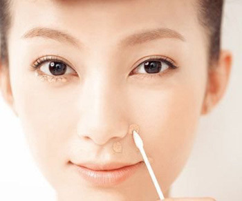 遮瑕液是在什么時候涂?遮瑕產品什么最好用?-易網健康<a href=http://www.jsjjzhkt.cn/jkys/ target=_blank class=infotextkey>養生</a>網 遮瑕液是在什么時候涂?遮瑕產品什么最好用?