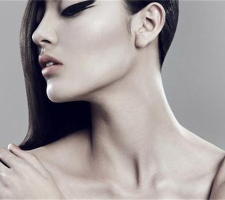 頸紋是怎么形成的？對抗頸紋應該這樣做