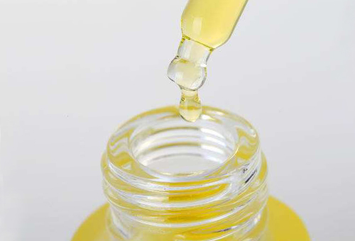 精華油的使用方法 護膚時加點它效果簡直不要太好-易網(wǎng)健康養(yǎng)生網(wǎng) 精華油的使用方法 護膚時加點它效果簡直不要太好