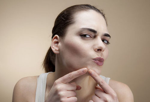 面部頻繁起痘是怎么回事？這4個(gè)原因要注意