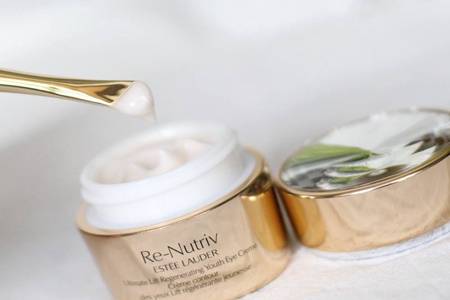 眼霜的正確使用方法,女生眼部肌膚煥發年輕的秘訣-易網<a href=http://www.jsjjzhkt.cn/ target=_blank class=infotextkey>健康養生</a>網 眼霜的正確使用方法,女生眼部肌膚煥發年輕的秘訣