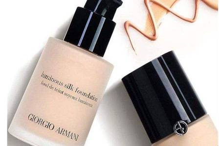 油皮最好用粉底液排行榜,雅詩蘭黛蘭蔻絕對不會選錯-易網健康<a href=http://www.jsjjzhkt.cn/jkys/ target=_blank class=infotextkey>養生</a>網 油皮最好用粉底液排行榜,雅詩蘭黛蘭蔻絕對不會選錯