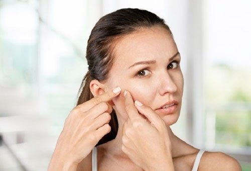 為什么不能用手擠痘痘？用手擠痘痘的危害