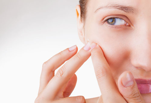 為什么不能用手擠痘痘？用手擠痘痘的危害