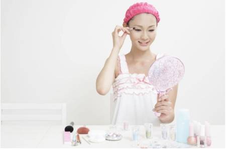 女生敷面膜的正確方法，女生美容的面膜護(hù)膚訣竅