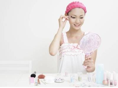 女生敷面膜的正確方法,女生美容的面膜護膚訣竅