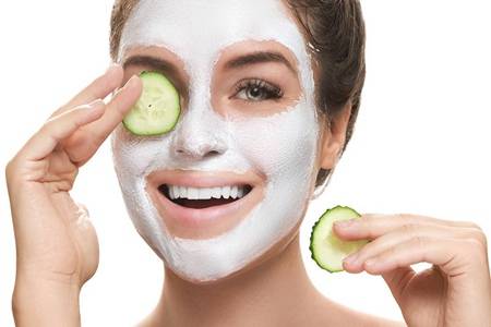 嘴巴周圍長痘的原因,困擾女生的痘痘問題四招解決-易網<a href=http://www.jsjjzhkt.cn/ target=_blank class=infotextkey>健康養生</a>網 嘴巴周圍長痘的原因,困擾女生的痘痘問題四招解決