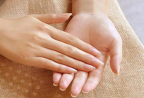 教你自制3種護手霜潤膚防裂 省錢又實用!-易網健康養生網 教你自制3種護手霜潤膚防裂 省錢又實用!