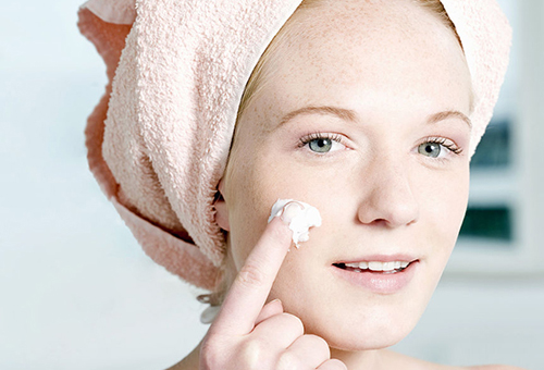 女性如何去除眼部皺紋?送你6種方法淡化皺紋-易網健康養生網 女性如何去除眼部皺紋?送你6種方法淡化皺紋