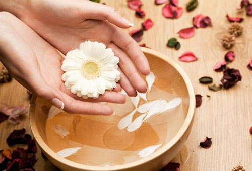 教你自制3種護手霜潤膚防裂 省錢又實用!-易網健康<a href=http://www.jsjjzhkt.cn/jkys/ target=_blank class=infotextkey>養生</a>網 教你自制3種護手霜潤膚防裂 省錢又實用!