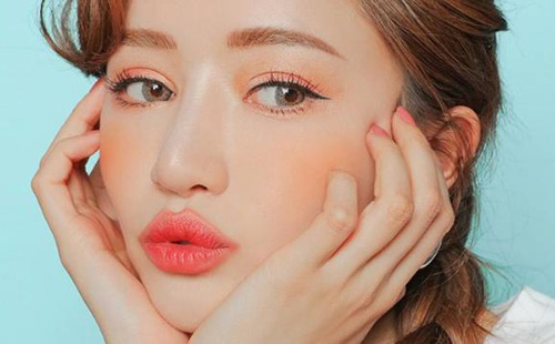 別大意!這3個化妝習慣可能在傷害你的皮膚!-易網<a href=http://www.jsjjzhkt.cn/ target=_blank class=infotextkey>健康養生</a>網 別大意!這3個化妝習慣可能在傷害你的皮膚!