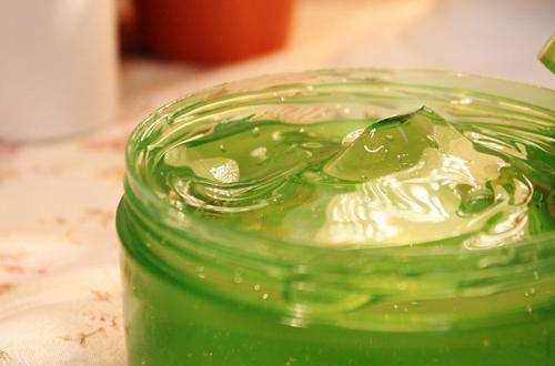 維生素e和蘆薈膠能一起用嗎 維生素e加蘆薈膠敷臉有什么功效-易網(wǎng)<a href=http://www.jsjjzhkt.cn/ target=_blank class=infotextkey>健康養(yǎng)生</a>網(wǎng) 維生素e和蘆薈膠能一起用嗎 維生素e加蘆薈膠敷臉有什么功效