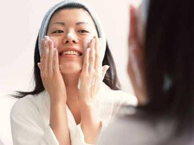 白醋洗臉的四個好處,用白醋洗臉的正確清潔方法